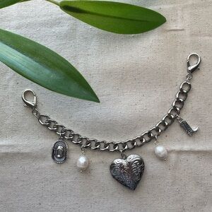 Handmade Silver Tone Purse Charm 🦪🖤🤠